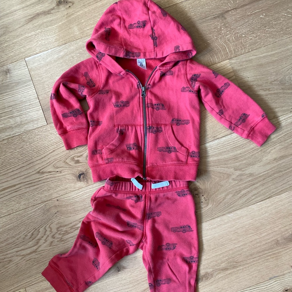 Carter’s red fire truck sweatsuit with zippered hoodie (2T)